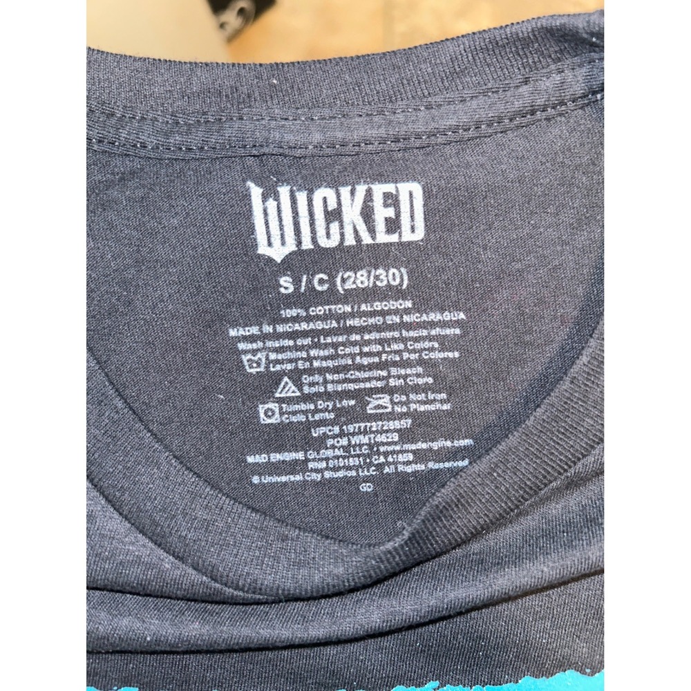 Gently Used Wicked Emerald City Graphic T-Shirt Black Small WMT4629